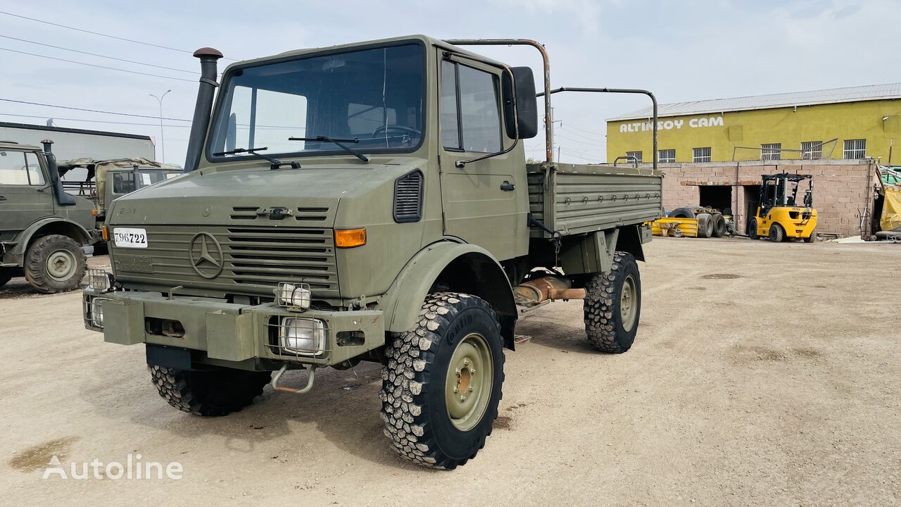 бортовой грузовик Mercedes-Benz Unimog