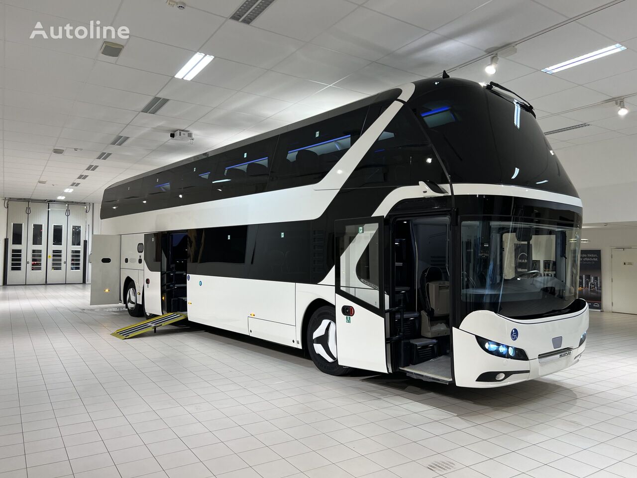 новый двухэтажный автобус Neoplan SKYLINER P06 Euro 6E V.I.P / Exclusive Class (Dark Edition)