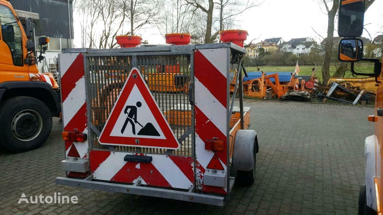 легковой прицеп Verkehrsleitanhänger verkehrssicherungsanhänger Absperrtafel vz